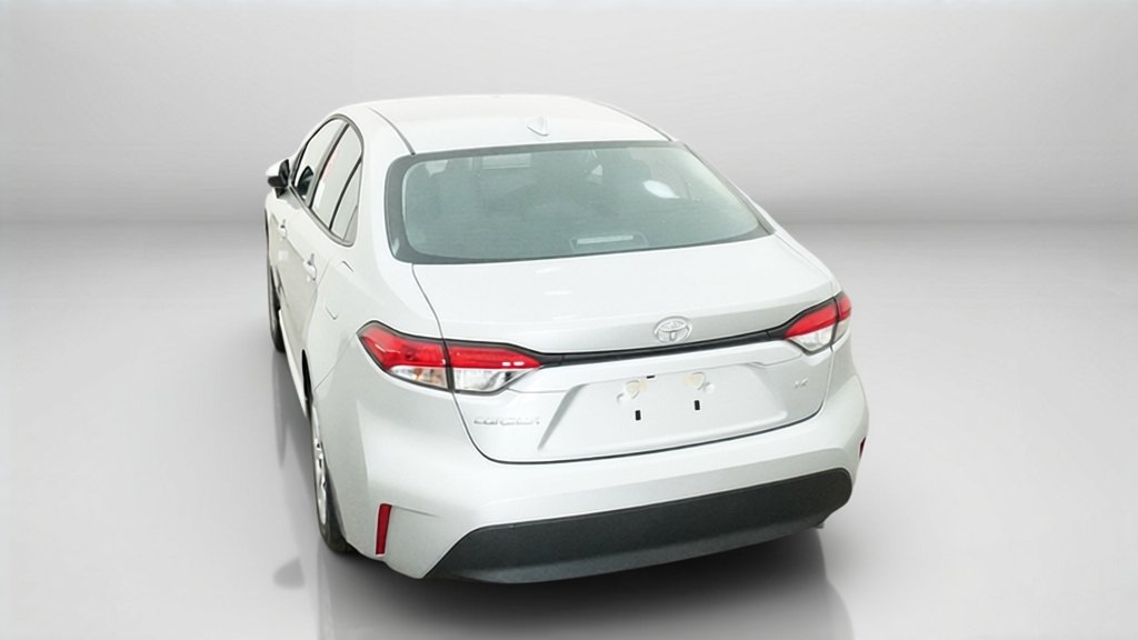 New 2027 Classic Silver Metallic Toyota LE image 13