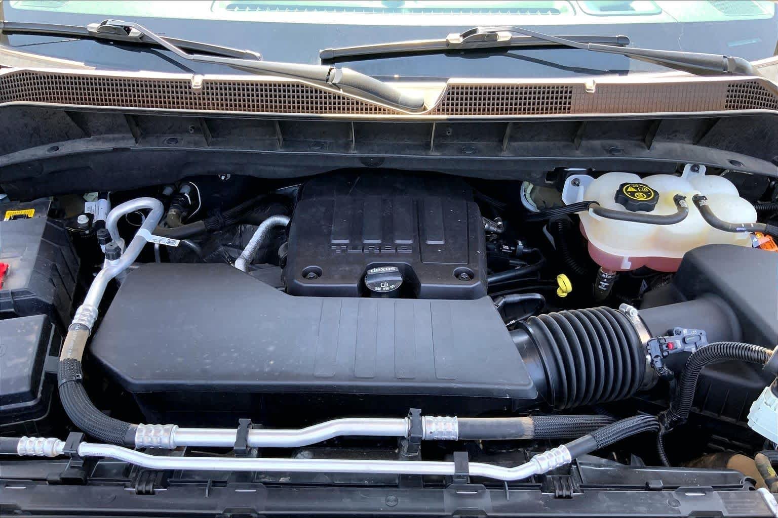 Used 2022 Summit White Chevrolet Custom image 32