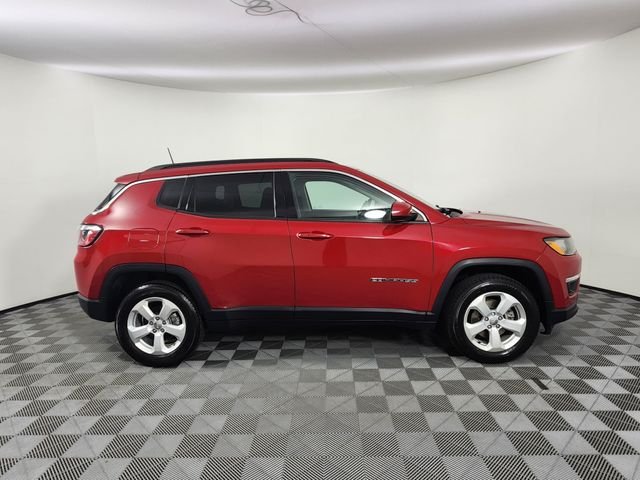Used 2017 Red Jeep Latitude image 6