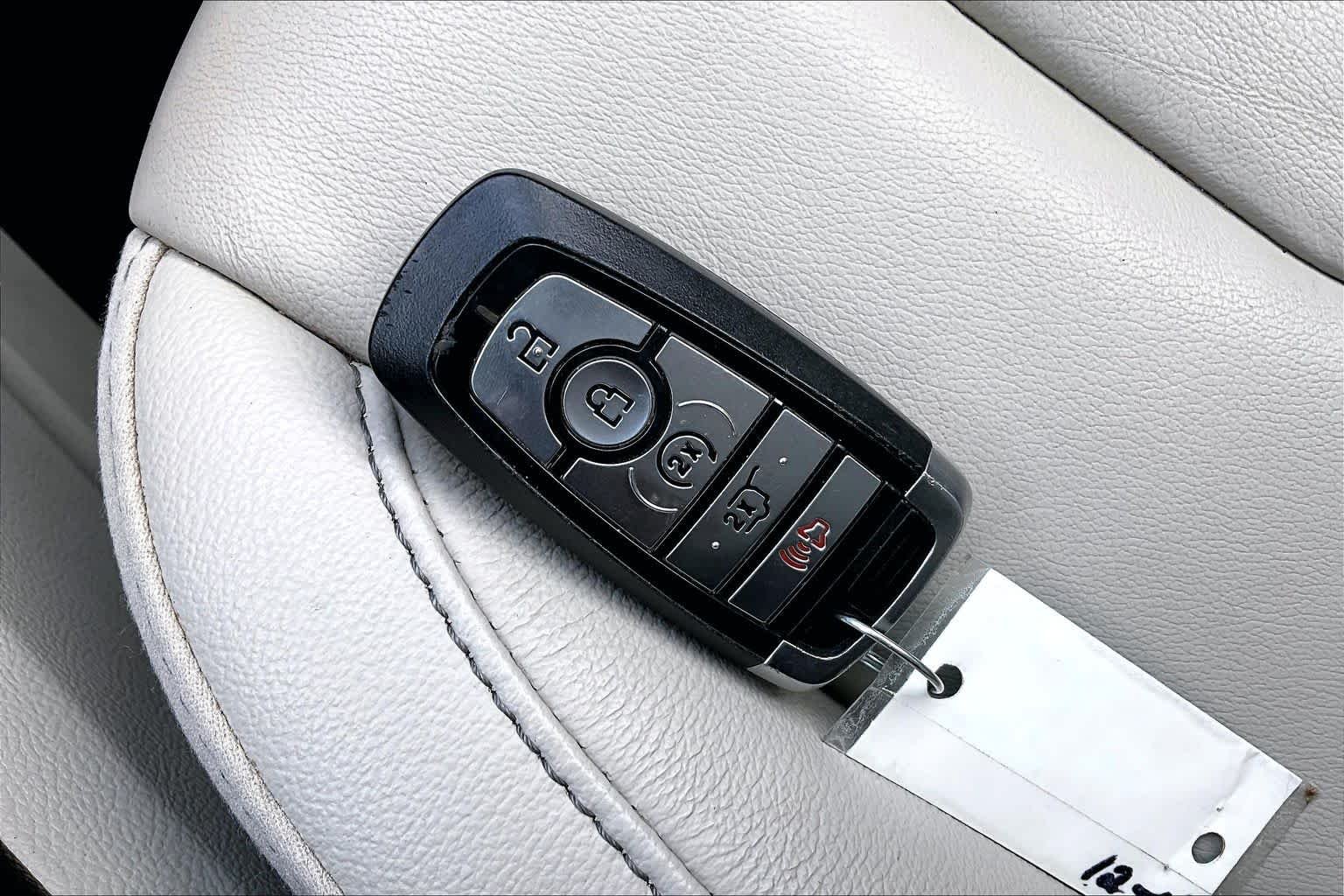Used 2020 Star White Metallic Tri-Coat Ford Titanium image 15