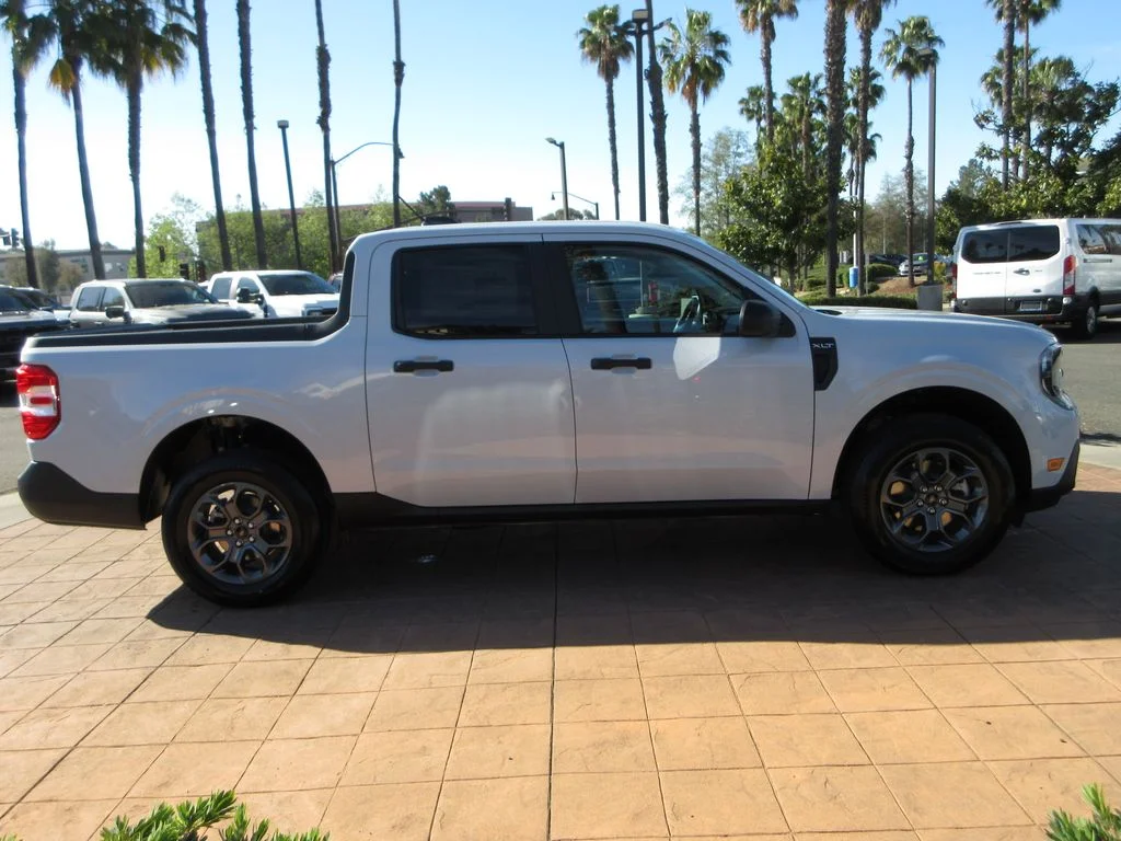New 2026 Space White Metallic Ford XLT image 5