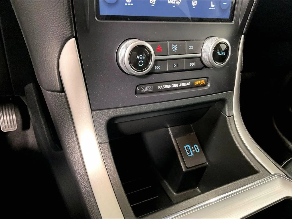 Used 2022 Black Ford SEL image 25