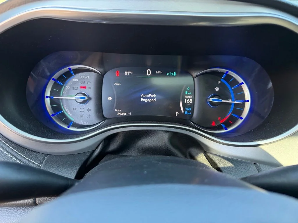 Used 2019 Black Chrysler Limited image 22