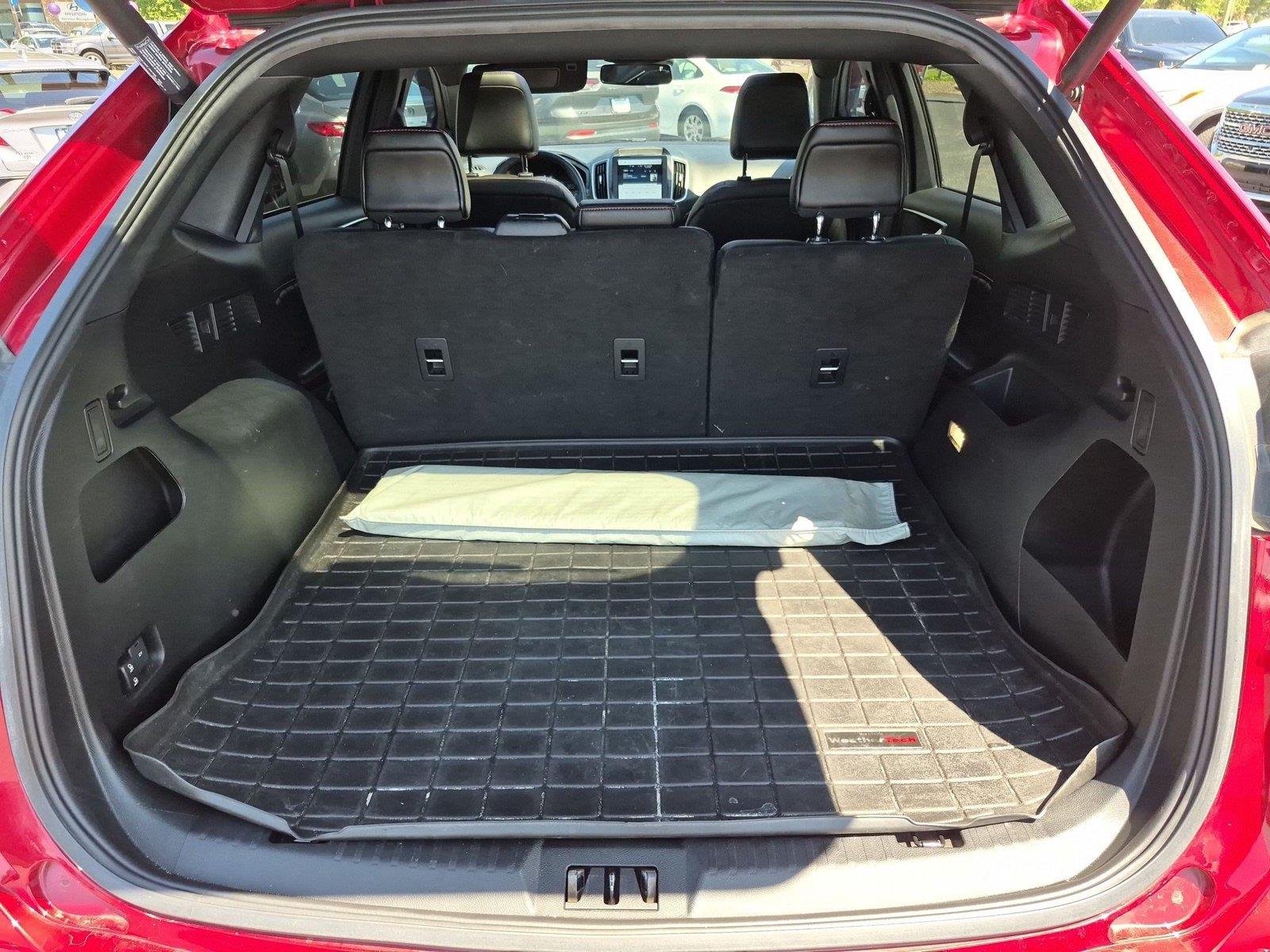 Used 2022 Rapid Red Metallic Tinted Clearcoat Ford ST-Line image 35