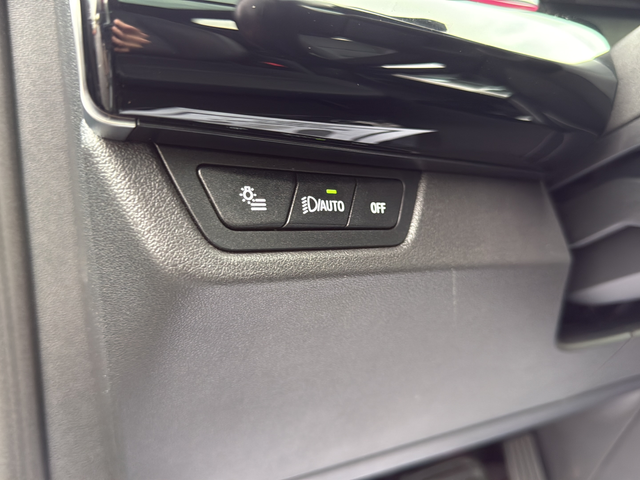 Used 2023 Green BMW xDrive28i image 28