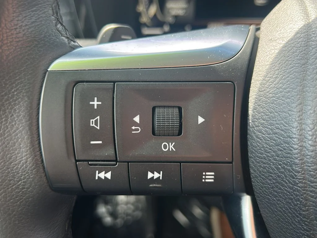 Used 2023 Gray INFINITI LUXE image 16