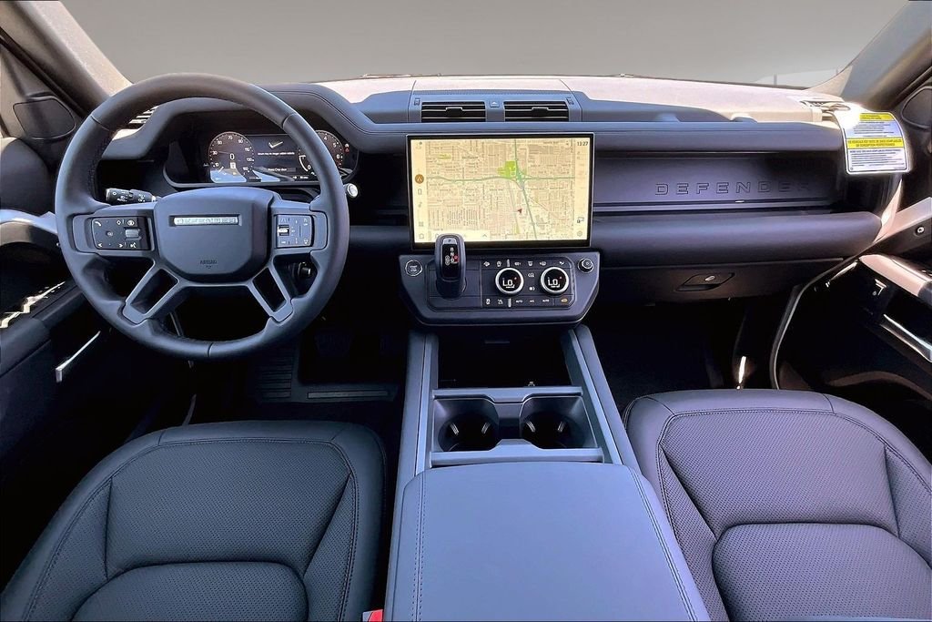 New 2026 FUJI WHITE Land Rover S 300PS  image 5