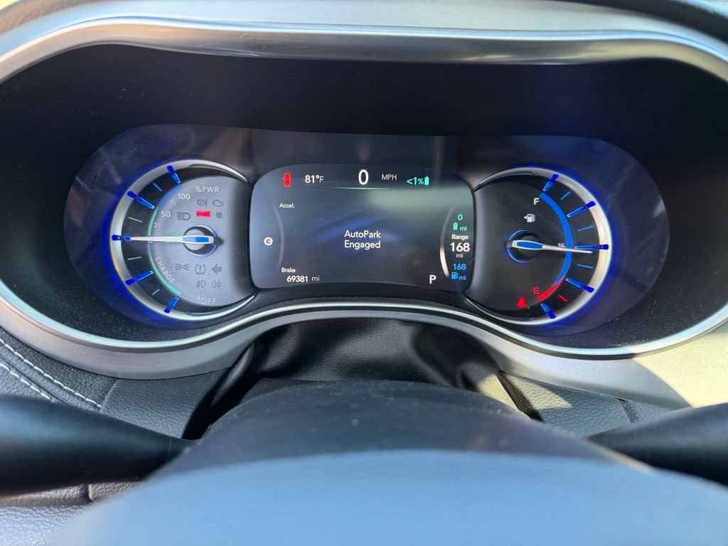 Used 2019 Black Chrysler Limited image 22