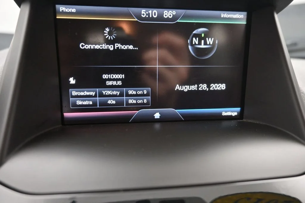 Used 2015 Blue Ford SE image 19