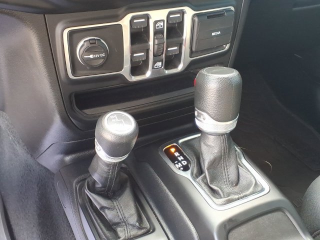 Used 2023  Jeep Sport S image 10