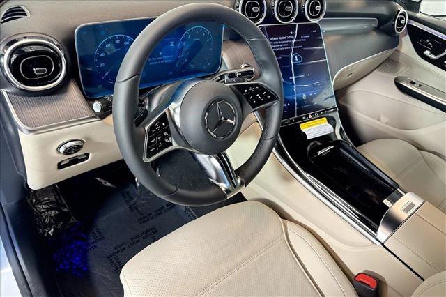 New 2026 Polar White Mercedes-Benz GLC 300 image 38