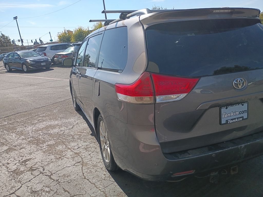 Used 2014 Predawn Gray Mica Toyota XLE image 5