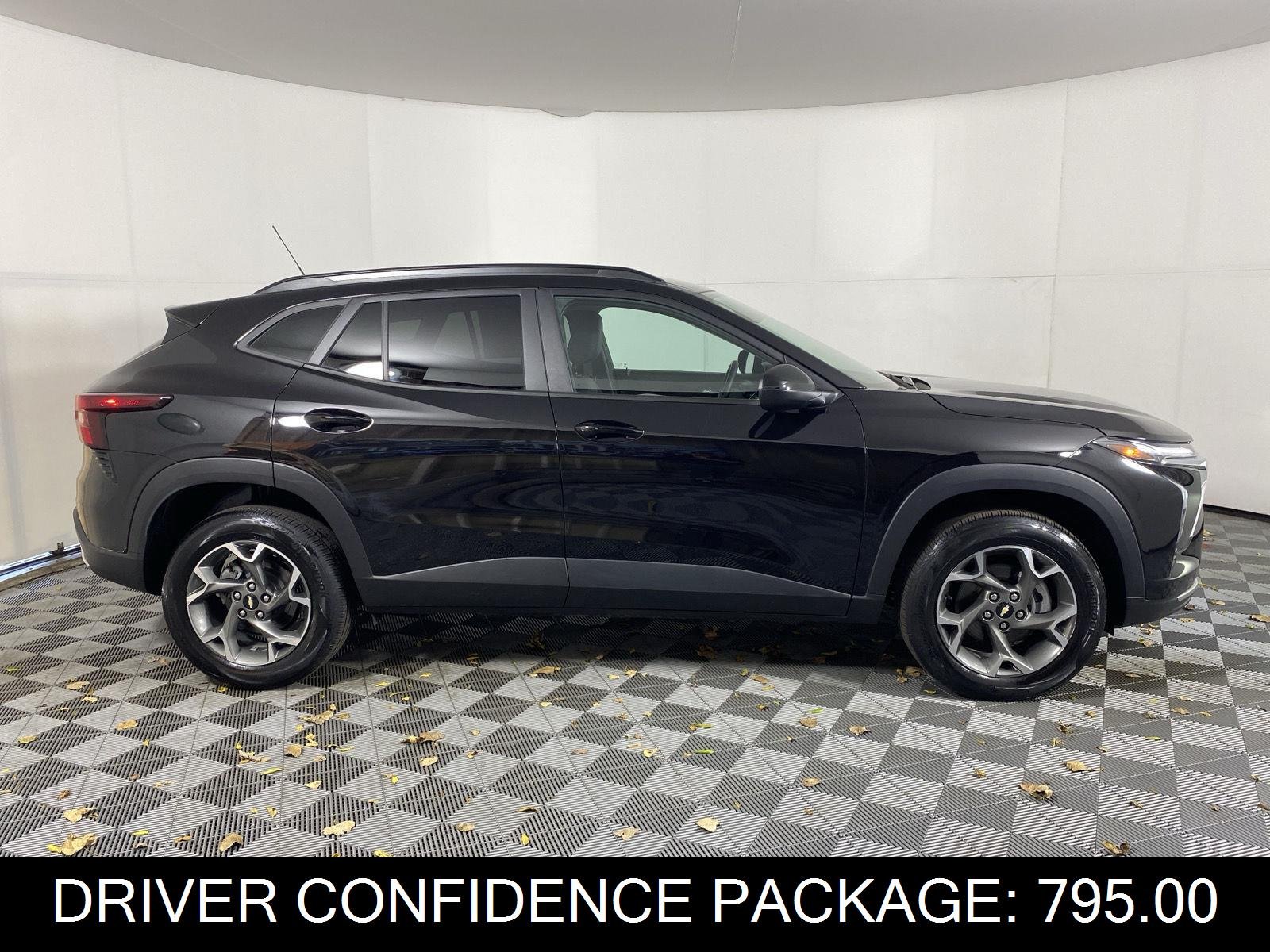 Used 2025 Mosaic Black Metallic Chevrolet LT image 4