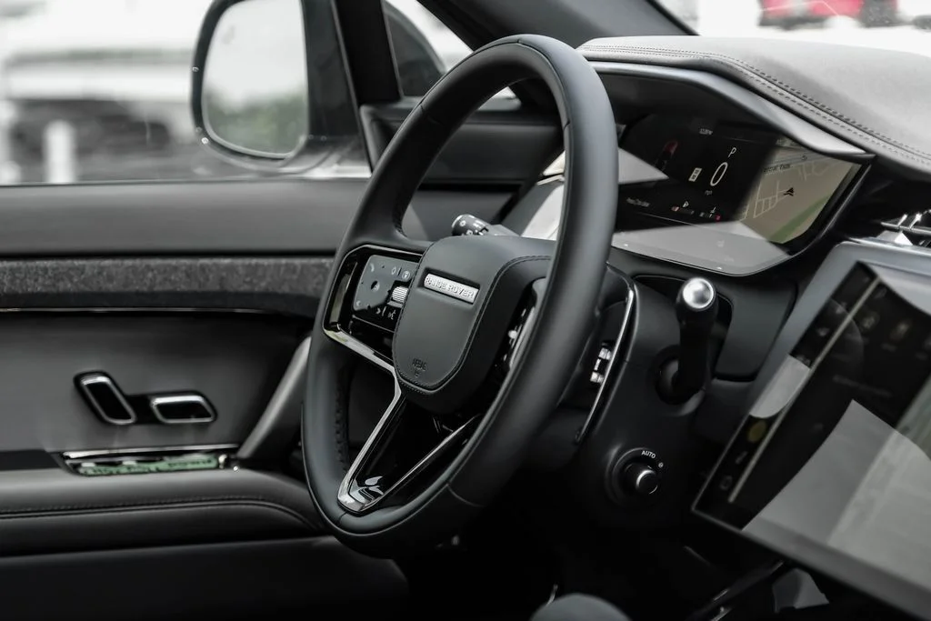New 2026 Varesine Blue Metallic Land Rover Dynamic SE image 13