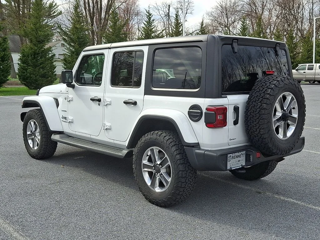 Used 2020 White Jeep Unlimited Sahara image 6