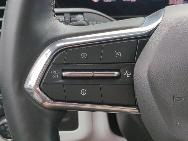 Used 2025 Gray Chevrolet Premier image 23
