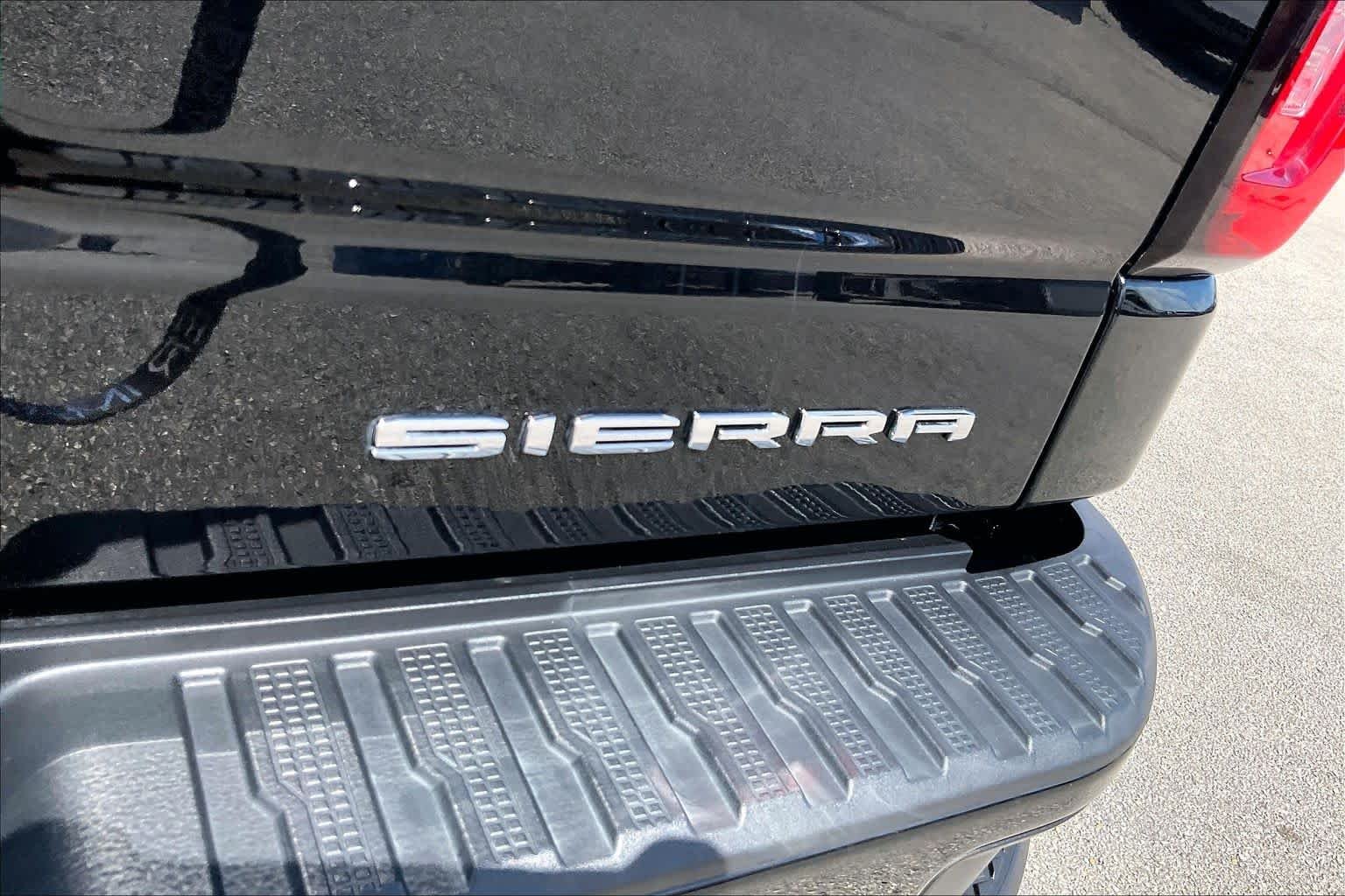 Used 2024 Onyx Black GMC Denali image 10