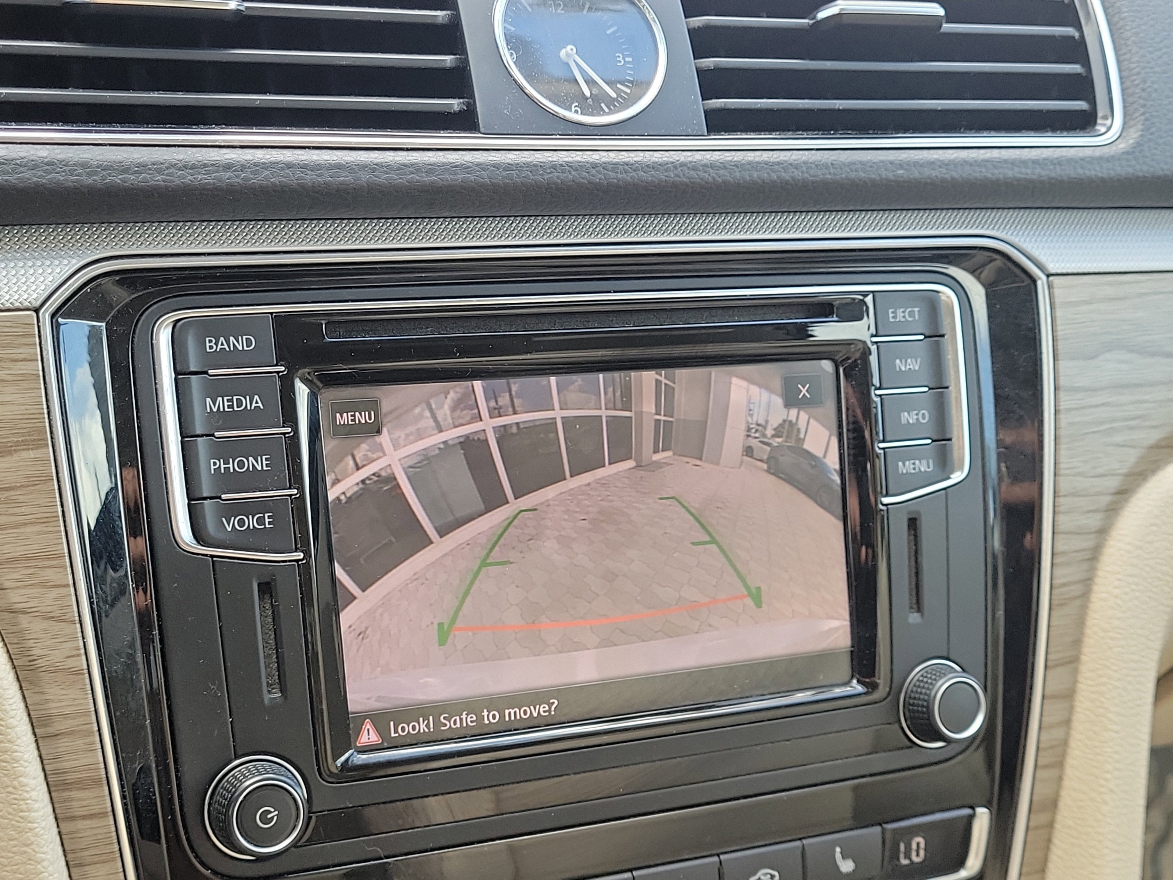 Used 2017  Volkswagen 1.8T SE w/Technology image 23