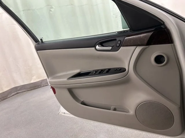 Used 2015 White Chevrolet LT image 12