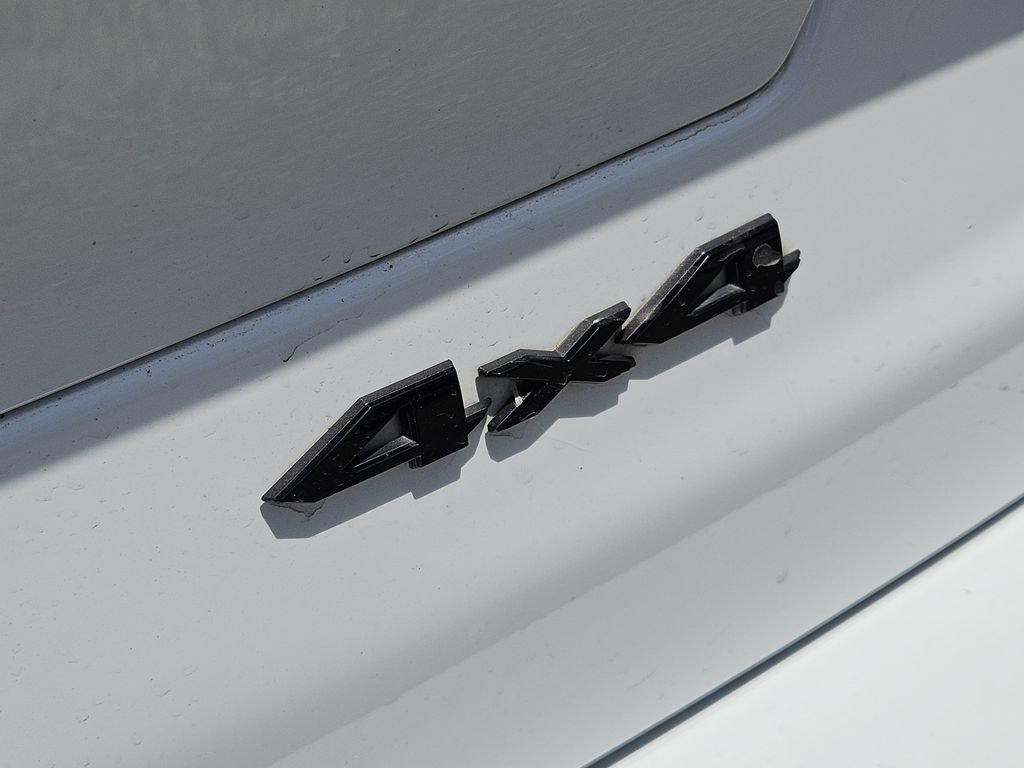 Used 2023 White Jeep Altitude image 11