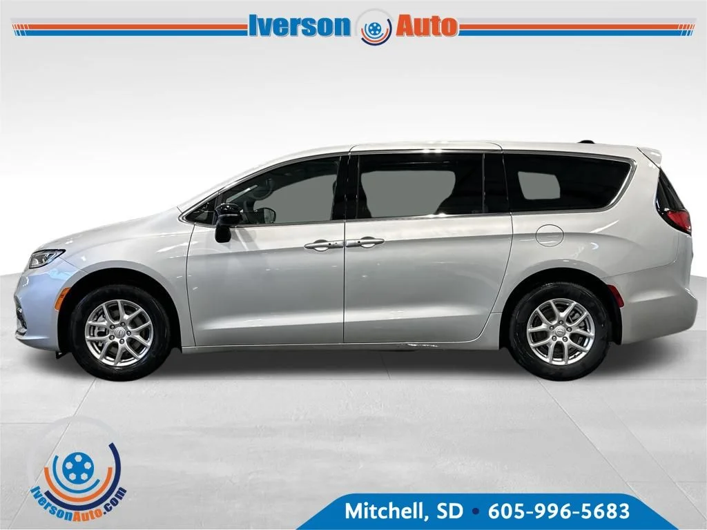 New 2026 Silver Mist Clear-Coat Exterior Paint Chrysler Select image 4
