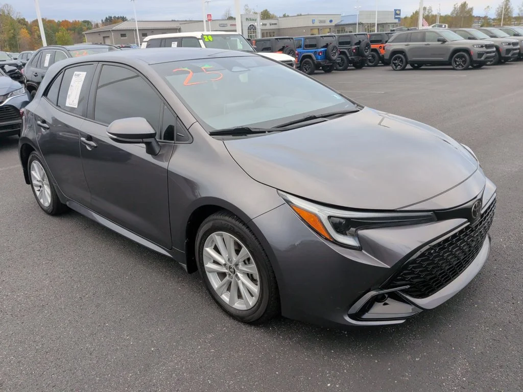 2025 Toyota Corolla Hatchback SE