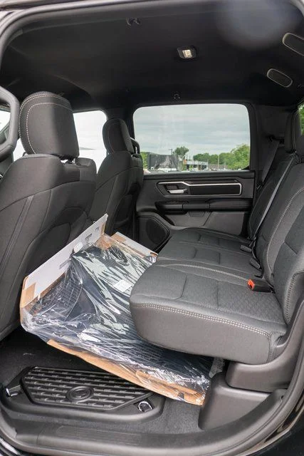 New 2026 Diamond Black Crystal Pearl-Coat Exterior Paint RAM Big Horn/Lone Star image 9