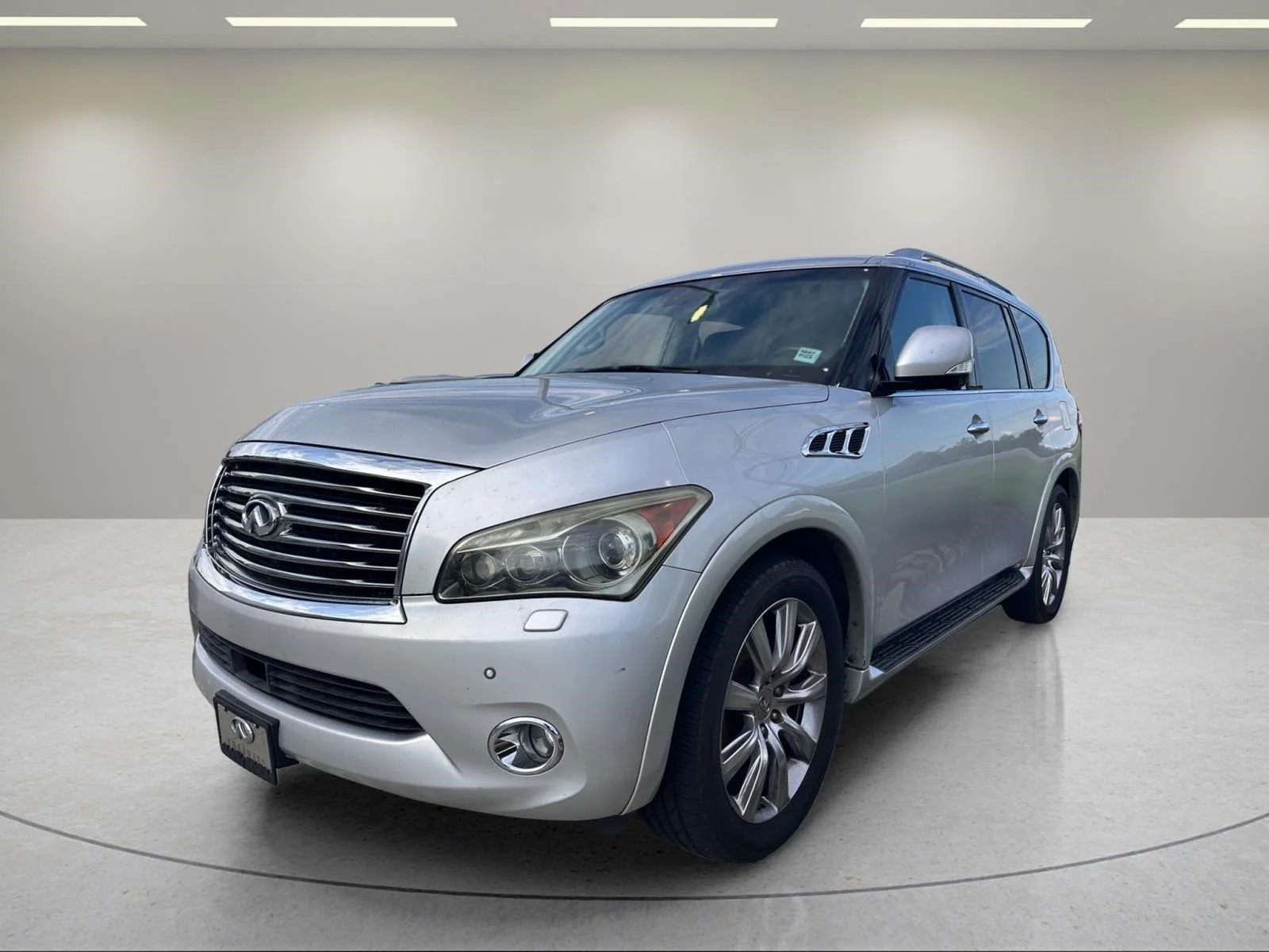 Used 2011 Liquid Platinum INFINITI 8-passenger image 2