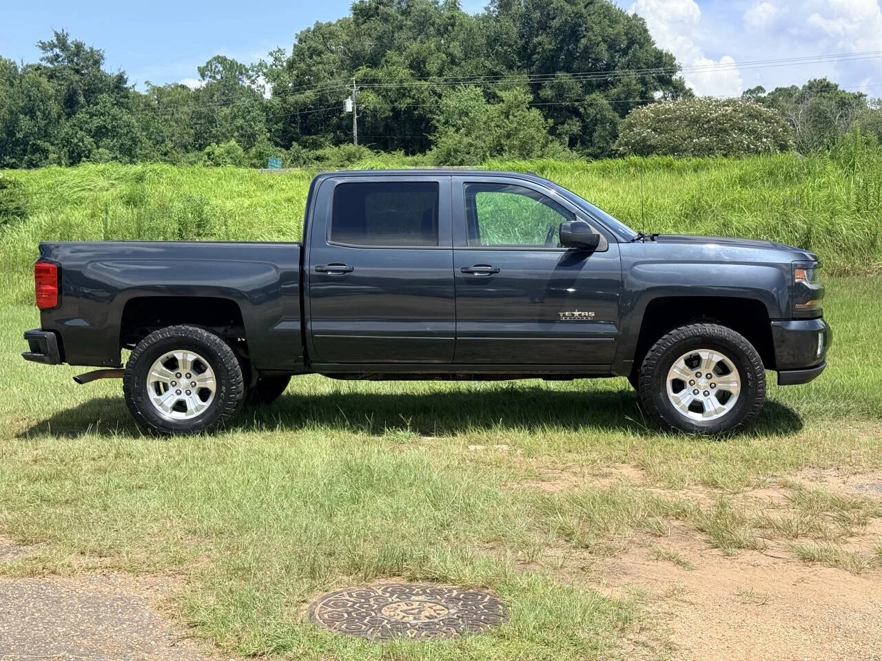 Used 2018 Gray Chevrolet LT Z71 4x4 4dr Crew Cab 5.8 ft. SB image 6
