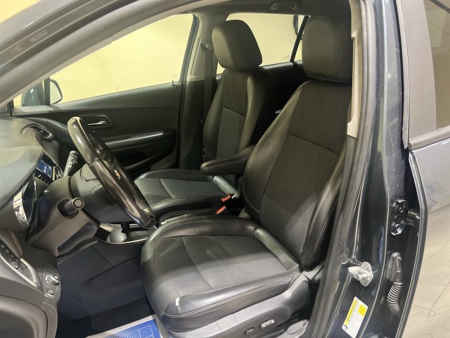 Used 2022 Gray Chevrolet LT image 17
