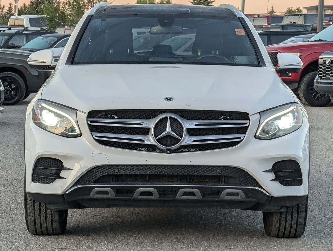 Used 2018 White Mercedes-Benz 300 - - 4MATIC AWD - Power Liftgate - Power Seats - LED Headlights & More! image 3