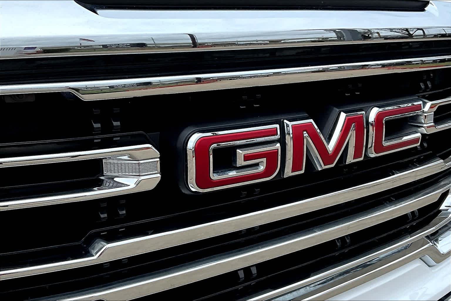 Used 2019 Summit White GMC SLT image 29