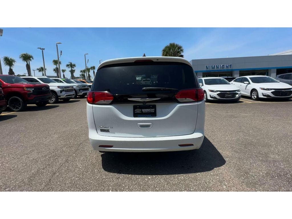 Used 2023 White Chrysler LX image 3