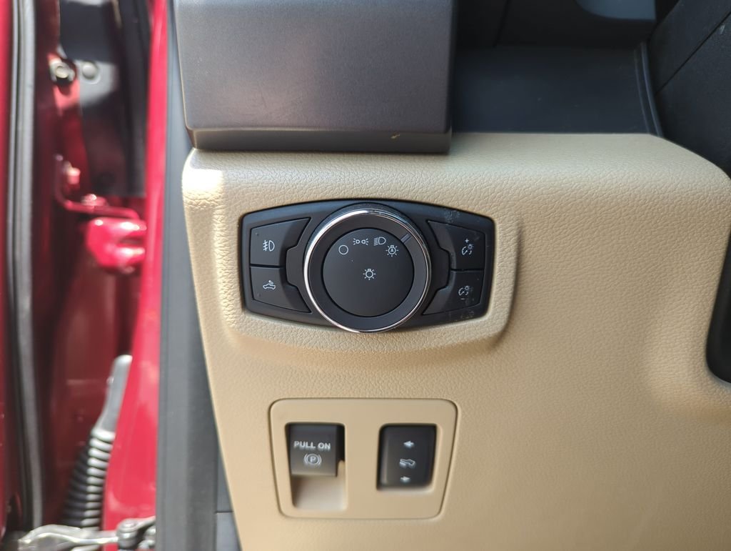 Used 2015 Red Ford XLT image 35