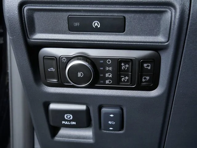 Used 2025  Ford Tremor image 25