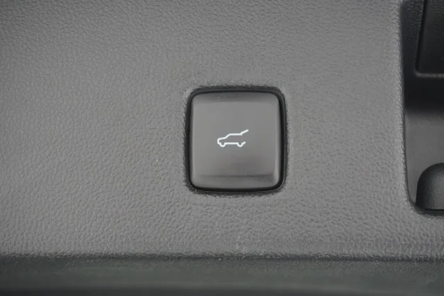 Used 2021 BLUE Ford SEL image 9