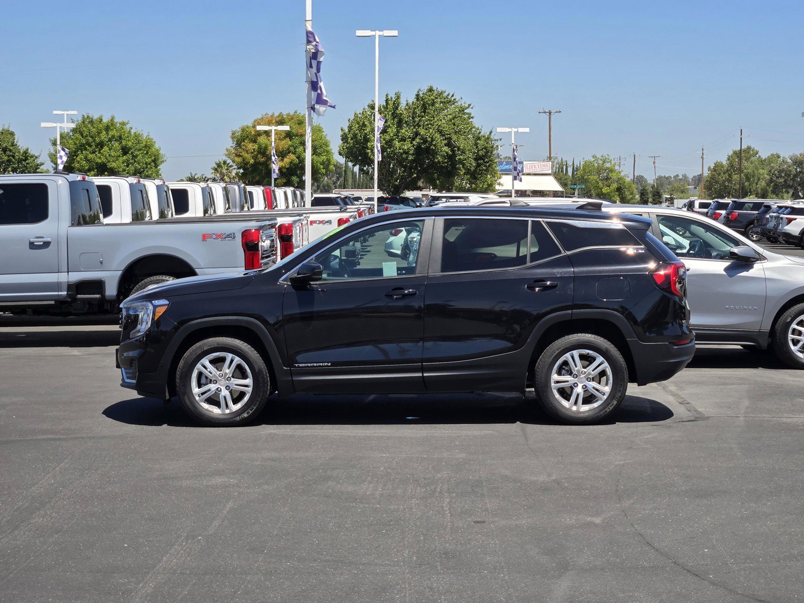 Used 2024 Ebony Twilight Metallic GMC SLE image 7