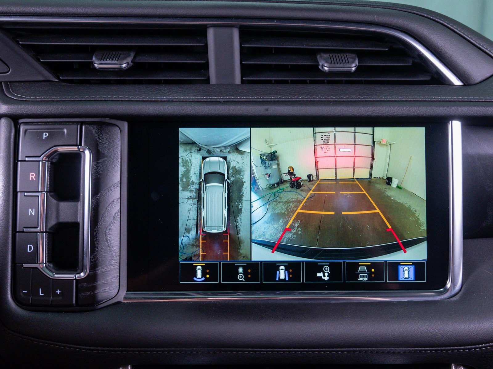 Used 2022 White Frost Tricoat GMC Denali image 27