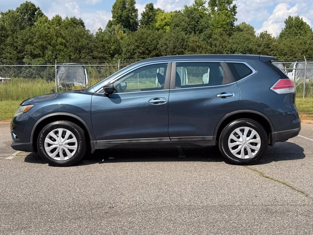 Used 2014 Blue Nissan S image 30