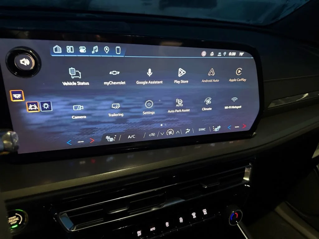 New 2027 Mosaic Black Metallic Chevrolet LT image 8