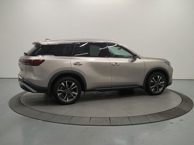 Used 2023 Silver INFINITI LUXE image 9