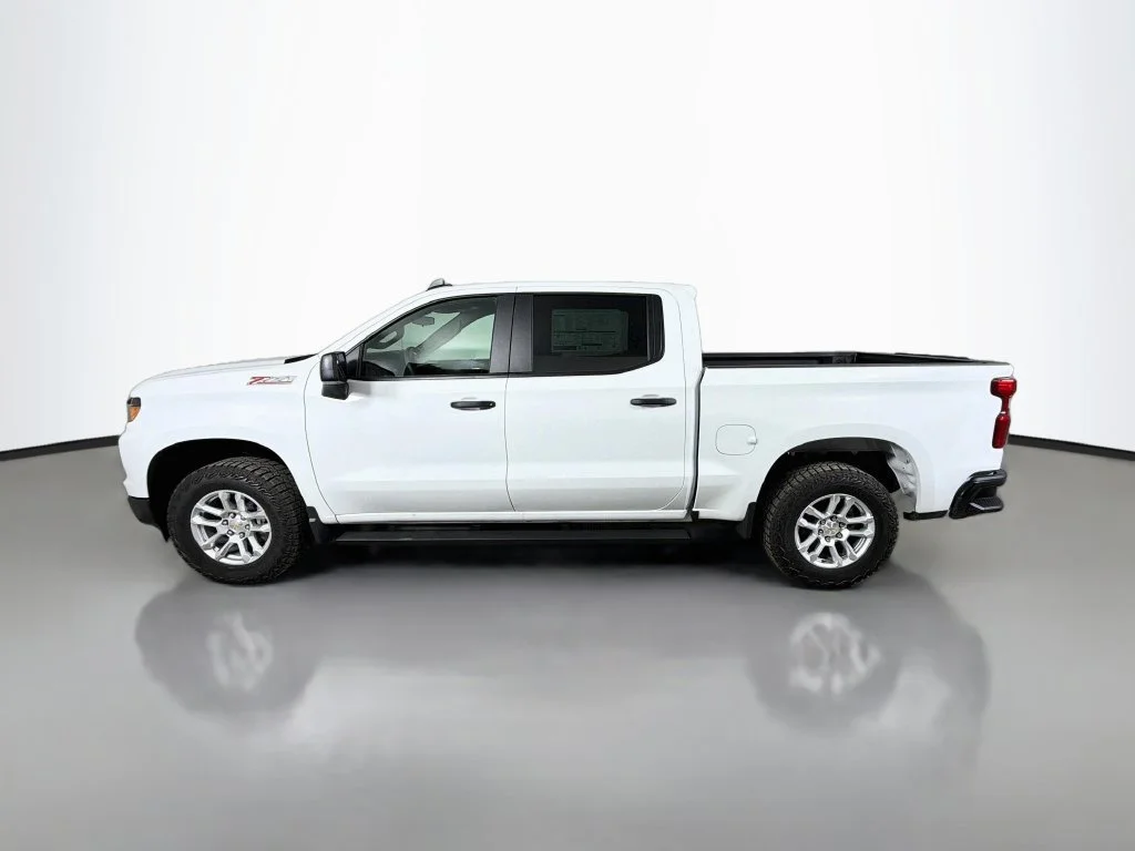 New 2026 Summit White Chevrolet WT image 9