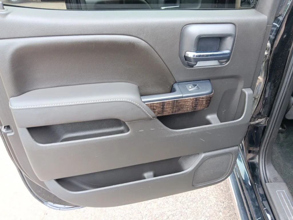Used 2016 Onyx Black GMC Denali image 40