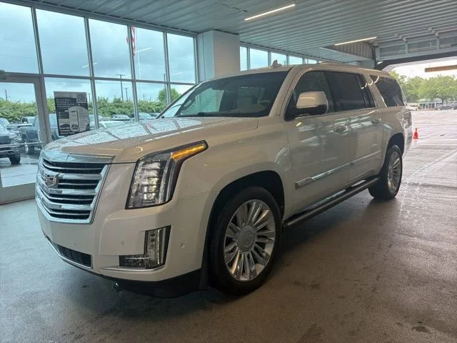 Used 2019 CRYSTAL WHITE TRICOAT Cadillac Platinum image 4
