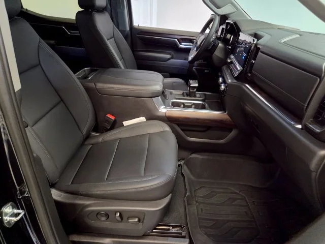 Used 2023 TITANIUM RUSH METALLIC GMC SLT image 17