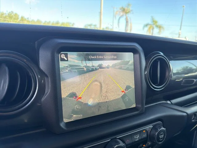 Used 2020 Silver Jeep Altitude image 24