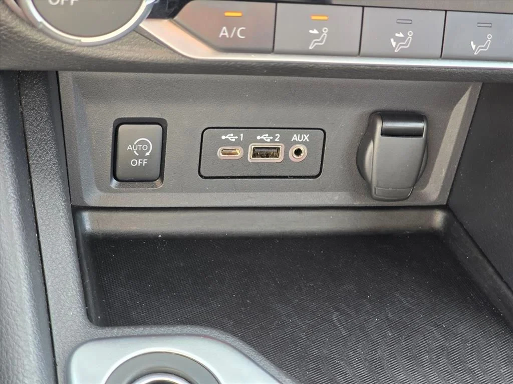 Used 2025 White Nissan SV image 19