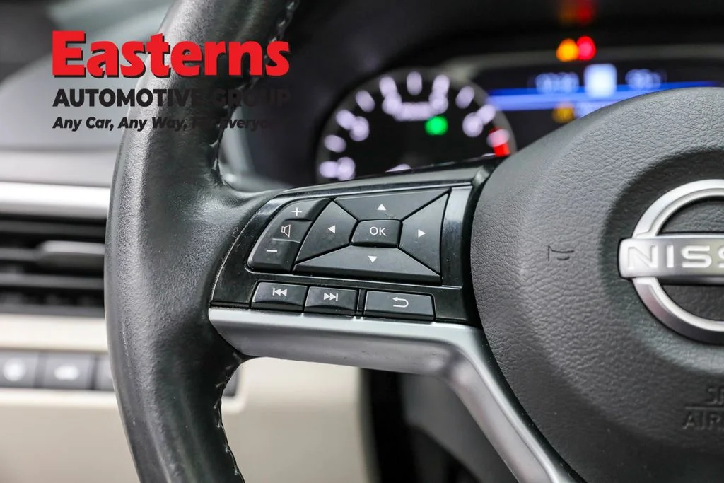 Used 2023 Red Nissan 2.5 SL image 15