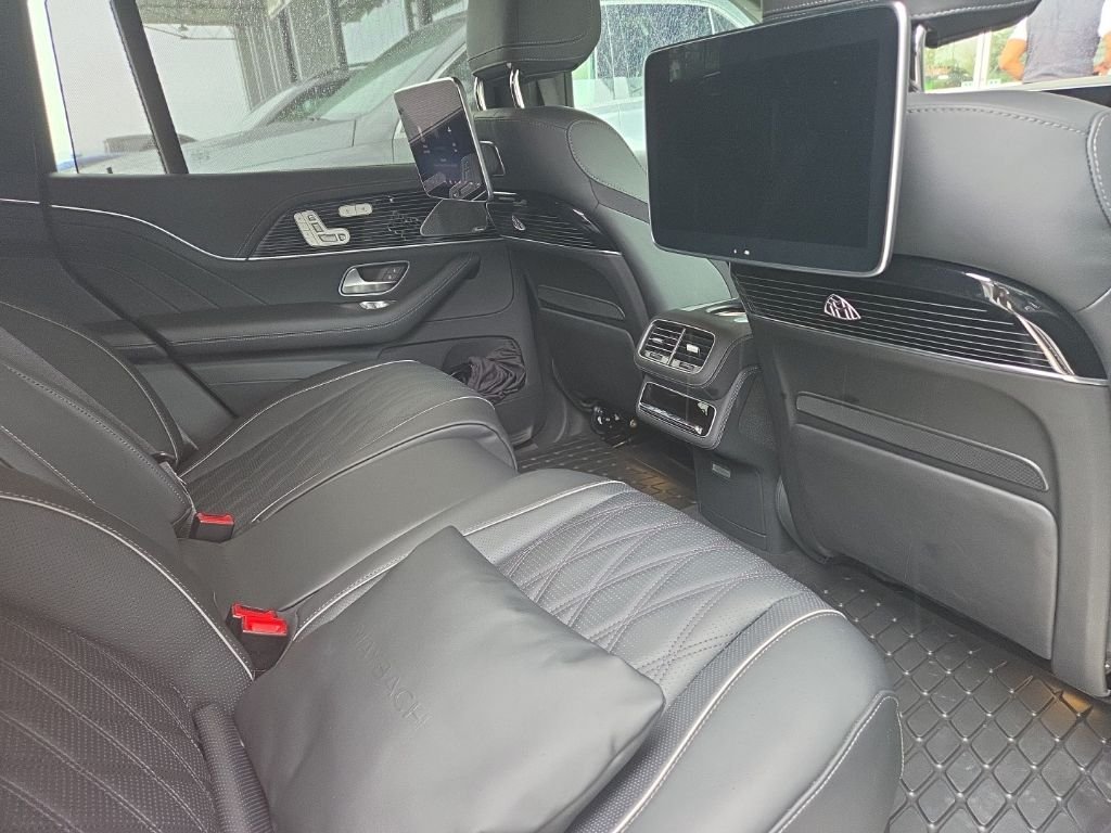 Certified Used 2024 MANUFAKTUR Diamond White Metallic Mercedes-Benz Maybach GLS 600 image 11