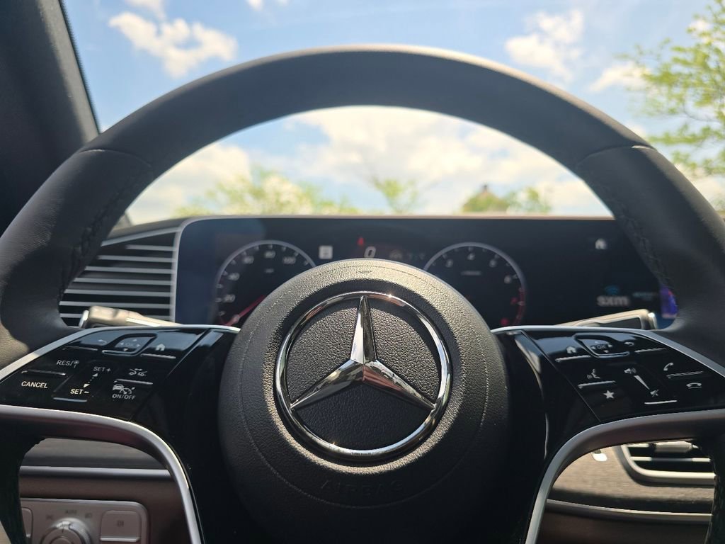 New 2026 MANUFAKTUR Moonlight White Metallic Mercedes-Benz GLE 450 Coupe image 70
